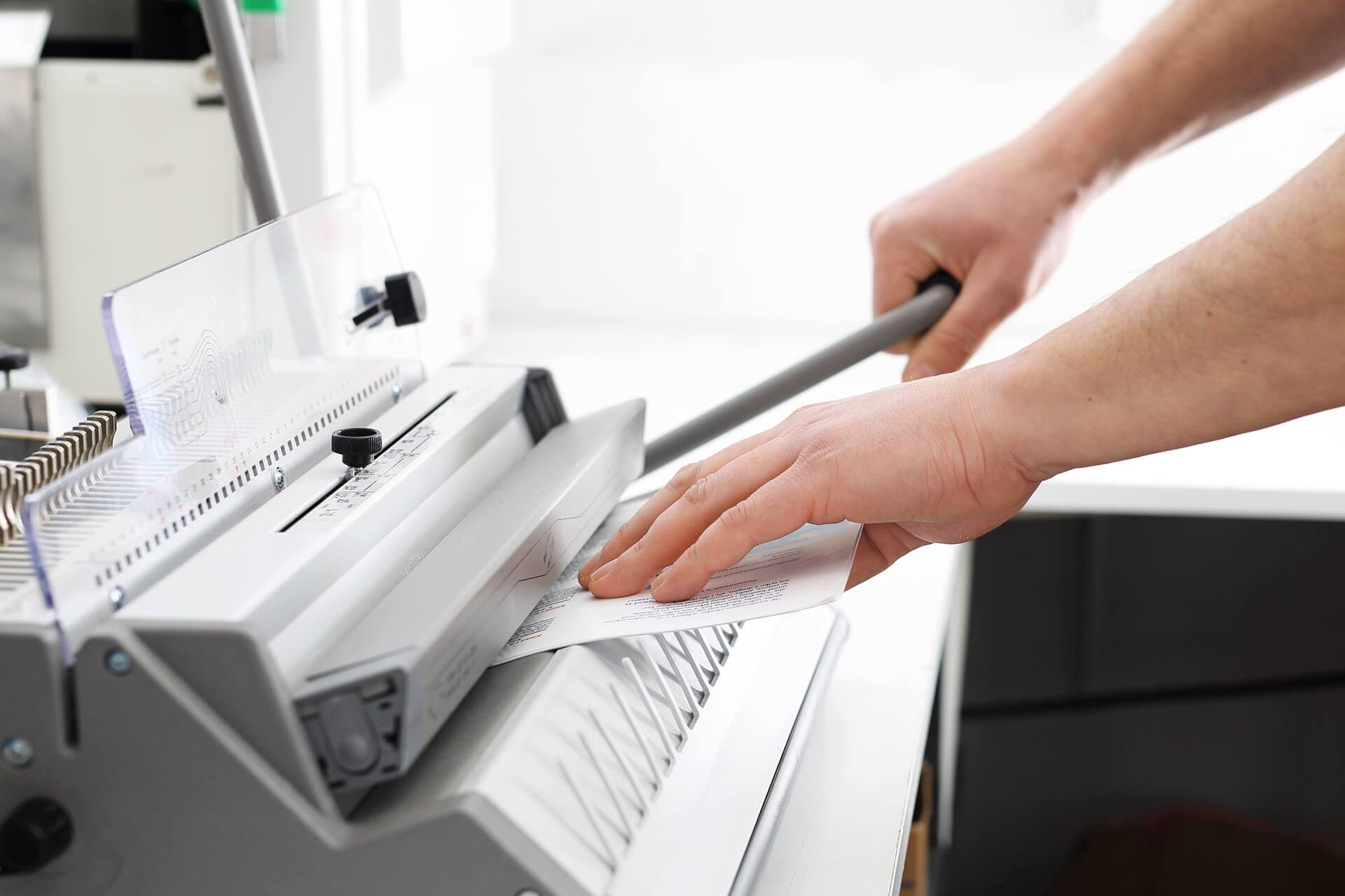 Venta de máquinas manipuladoras de papel en Santiago